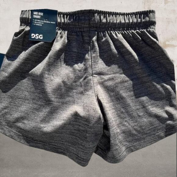 DSG NWT Girls Mid-Rise Gray Athletic Shorts-Size 4/5 - Picture 2 of 3